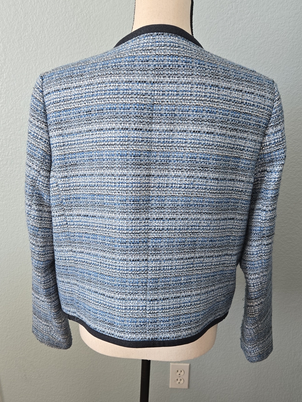 Bar III Classic Blue Tweed Collarless Jacket W/ Deep Navy Trim Sz Large - Picture 8 of 10